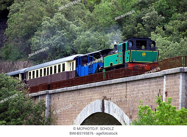 steam engine, Train a vapeur des Cevennes, on a railway bridge, France, CÚvennes, Languedoc-Roussillon, St-Jean-du-Gard