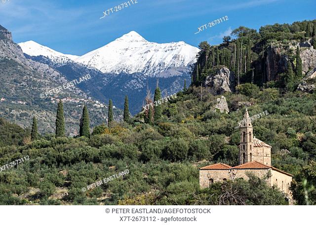 Profitis Ilias, the largest mountan in the Taygetus range, seen from below. Old Kardamyli and the church of Agios Spyridon Outer Mani, Messinia, Peloponnese
