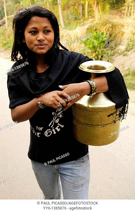 beautiful nepalis girl collecting water , the nepalis , life in kathmandu , kathmandu street life , nepal