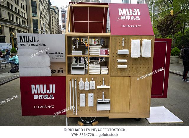 People visit a Muji cleaning product branding event in Flatiron Plaza in New York on Friday, May 3, 2019. (© Richard B. Levine)
