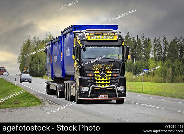 Beautifully customised Mercedes-Benz Arocs hooklift truck Lead Lion of Maanrakennus Valkama Oy pulls Delete trailers. Jokioinen, Finland. May 14, 2021