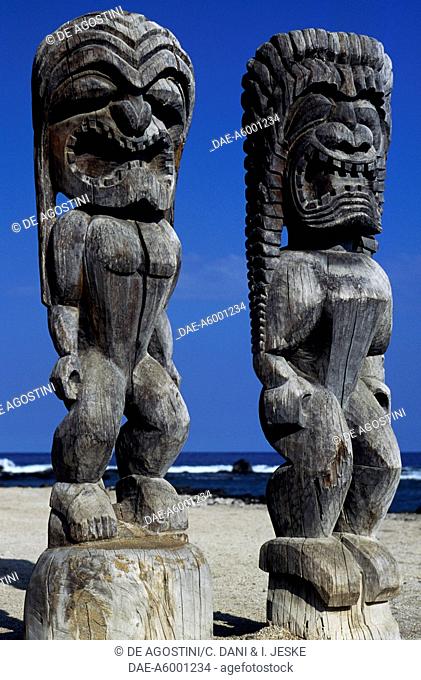 Wood carvings, Pu'uhonua o Honaunau National Historical Park, ca Kailua- Kona, Island of Hawaii, United States