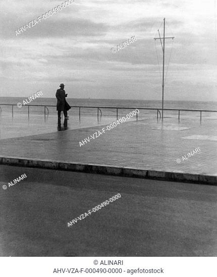 The sea in Nice, shot 1950 ca. by Vannucci Zauli, Giuseppe