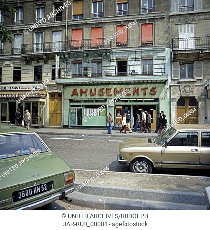 Der Boulevard de Clichy auf dem Montmartre in Paris, Frankreich Ende 1970er Jahre. Boulevard de Clichy in the Montmartre area at Paris, France late 1970s
