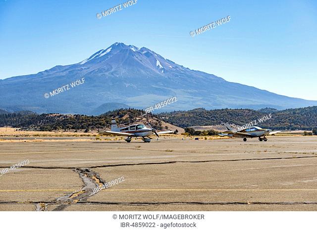 Small propeller aircraft at Weed Airport off Stratovolkan Mount Shasta, Weed, Siskiyou County, California, USA