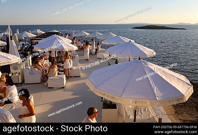 23 June 2020, Spain, Palma: Customers are at sunset in the Bar Purobeach in Cala Estancia on the beach Playa de Palma. Photo: Clara Margais/dpa
