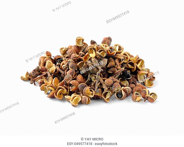 spices, Dry Zanthozylum limonella Alston on white background