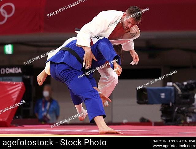 31 July 2021, Japan, Tokio: Judo: Olympia, preliminaries, team, mixed, hope round. Dominic Ressel from Germany (white) and Noël van t End from the Netherlands...