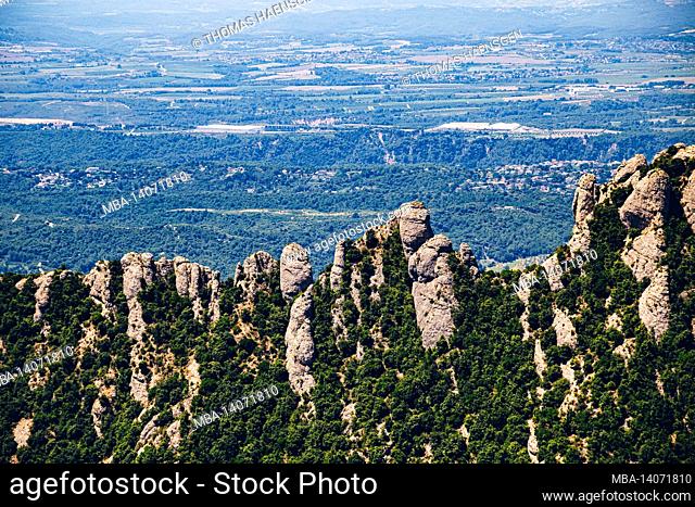 [hdr] the mountains of montserrat in barcelona, spain. montserrat is a spanish shaped mountain which influenced antoni gaudi to make his art works
