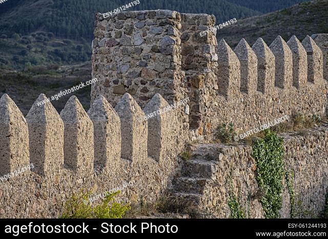 walls and round walk, Castillo de Clavijo, Clavijo, La Rioja, Spain