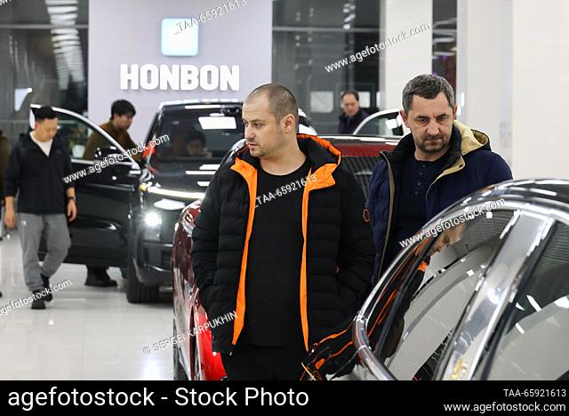 RUSSIA, MOSCOW - DECEMBER 19, 2023: People view a vehicle during the opening of the Moscow-Tianya international auto centre. Sergei Karpukhin/TASS