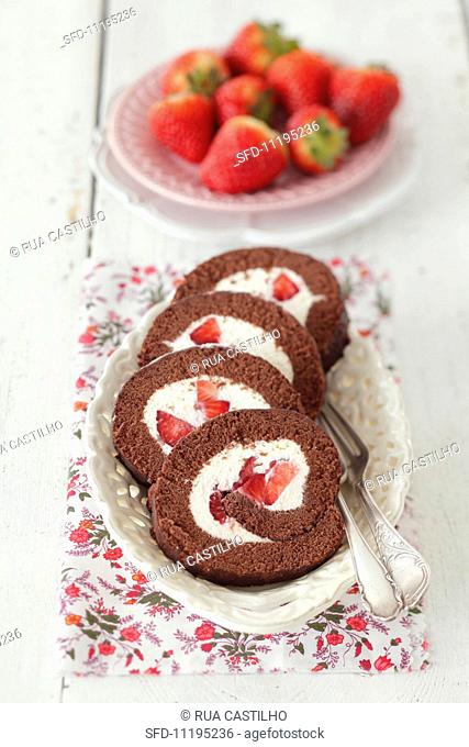 Chocolate roll with strawberries and cream