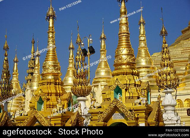 firo: 11.02.2020 Travel, tourism, tourism, Asia, country and people Myanmar, Yangon, Golden Pagoda, Buddha Golden buddha temple at Shwedagon Pagoda in Yangon