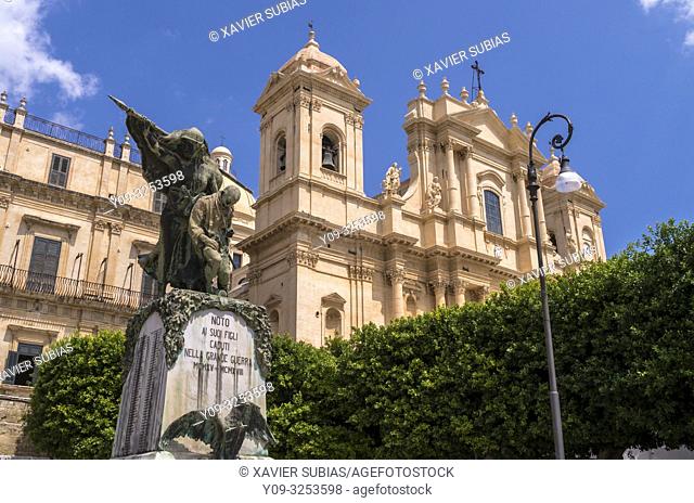 Cathedral and Monument of the First World War, Noto, Siracusa, Sicily, Italy