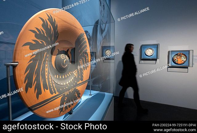 24 February 2023, Saxony-Anhalt, Halle (Saale): The ceramic ""Owl with Spread Wings"" by Pablo Picasso is on display during a preview of the exhibition ""The...