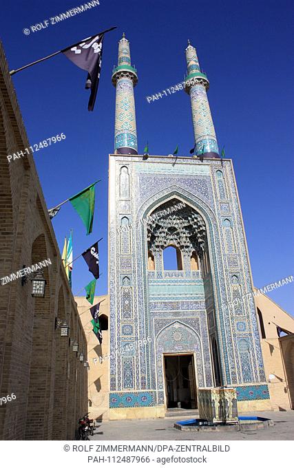 Iran - Yazd, also Jasd, is one of the oldest cities of Iran and capital of the province, Mosque Amir Chakhm ‰ gh (Amir-Chakmak), has no function today