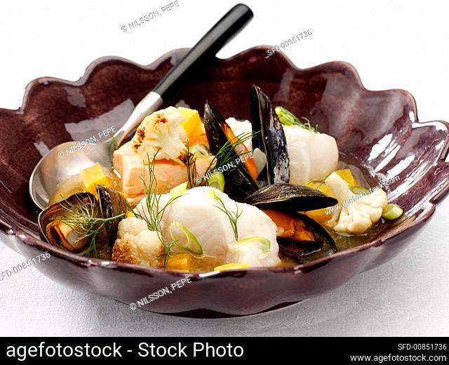 Fish soup with vegetables and dill