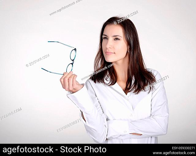 nachdenkliche Geschäftsfrau   pensive young businesswoman with glasses
