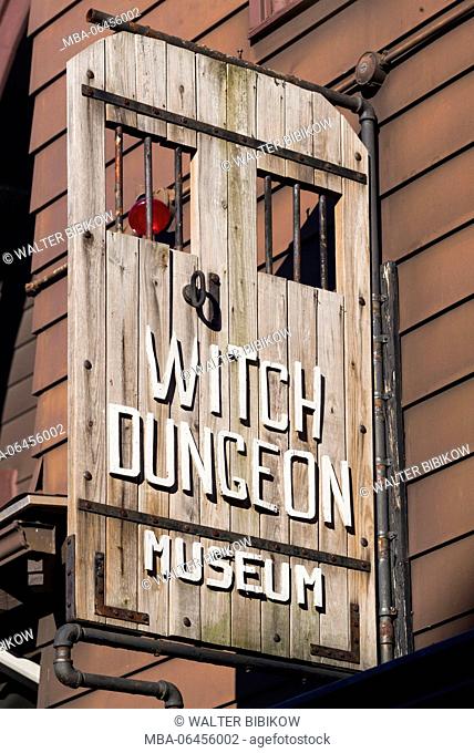 USA, Massachusetts, Salem, Salem Witch Dungeon Museum, sign, at the site of the former 17th century Salem Jail