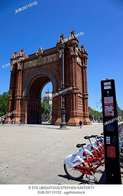 Parc de la Ciutadella, public hire bicycles next to Arc de Triomf