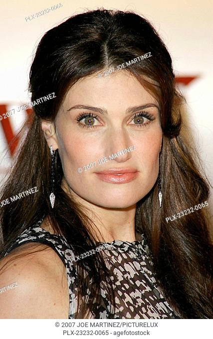 Beowulf (Premiere) Idina Menzel 11-5-2007 / Westwood Village Theater / Los Angeles, CA / Paramount Pictures / Photo by Joe Martinez