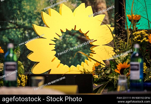 11 November 2023, Lower Saxony, Osnabrück: A sunflower logo stands on the stage of the town hall in Osnabrück before the start of the state delegates'...