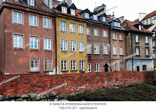Facades of townhouses along Krzywe Kolo street, Old Town, Warsaw, UNESCO World Heritage, Poland, Europe