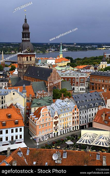Vistas al casco antiguo de Riga, Letonia