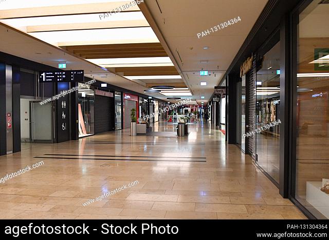 Empty aisles and escalator-closed shops, shops, shops, closed shopping center due to corona pandemic, shopping center, Riem Arcaden on March 26th, 2020