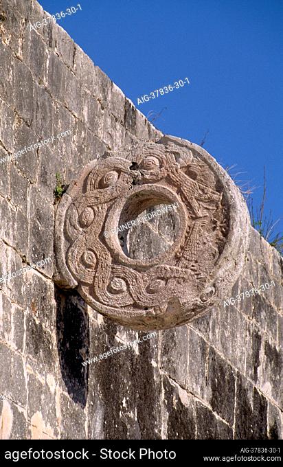Chichen Itza, Yucatán. - The Great Ball Court - Mexico