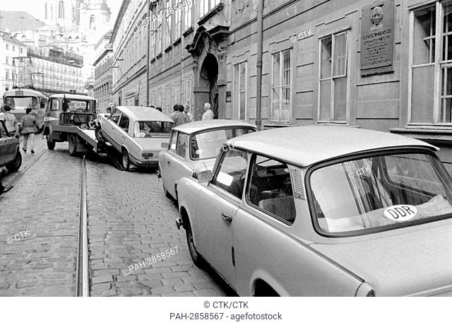 Cars are towed away in Prague, Czechoslovakia, October 1989. Thousands of GDR citizens had occupied the premises of the Federal German Embassy to Czechoslovakia