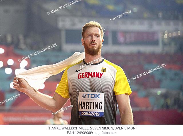 Christoph HARTING (Germany), 14th place, throws his towel. Discus throw Qualification of the men, on 28.09.2019 World Athletics Championships 2019 in Doha /...
