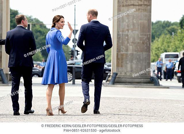 Berlin's Mayor Michael Mueller (L) is pictured with Britain's Prince William, Duke of Cambridge (R) and his wife Kate, the Duchess of Cambridge (C) in front of...