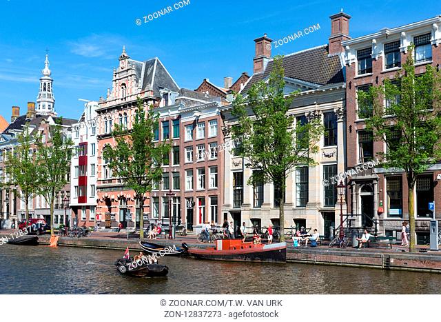 AMSTERDAM, THE NETHERLANDS - AUG 06: Small boats in canal with historic mansions on August 06, 2015 in Amsterdam, the Netherlands