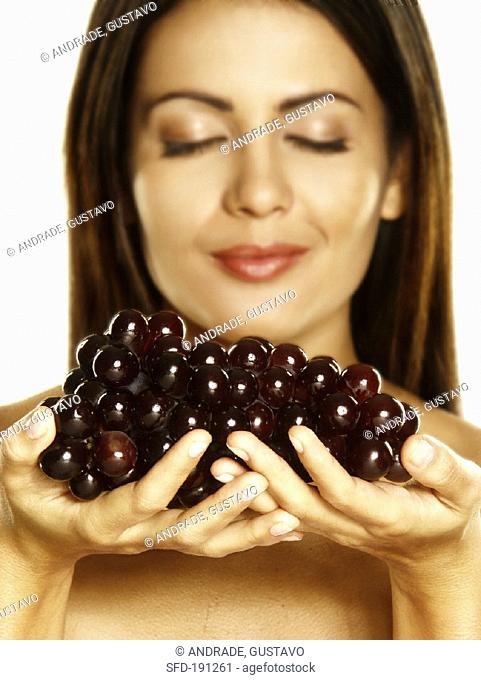 Woman holding red grapes (2)
