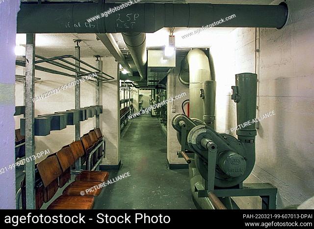 09 November 2001, Hamburg: Manual ventilators are on standby in the event of a power failure in the civil defense bunker under Hamburg's main train station
