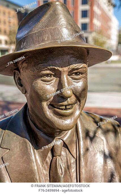 STATUE OF JOHNNY MERCER, Savannah, GA (1909-1976). Acclaimed lyricist and songwriter, Johnny Mercer has deep family roots in Savannah and is buried at...