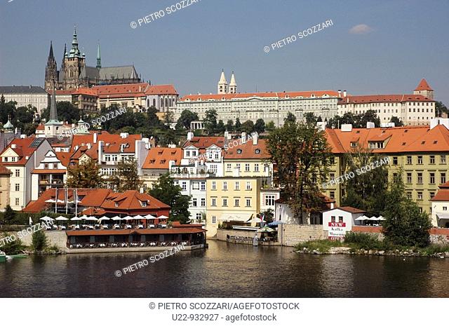 Prague (Czech Republic): the Vltava river, Mala Strana and the Royal Palace