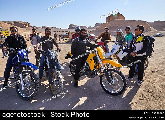 Motorcyclists in the Wu-ste Lut (Dascht-e Lut) east of the city of Kerman in Iran, taken on 01.12.2017. | usage worldwide. - at Kerman/Kerman/Iran
