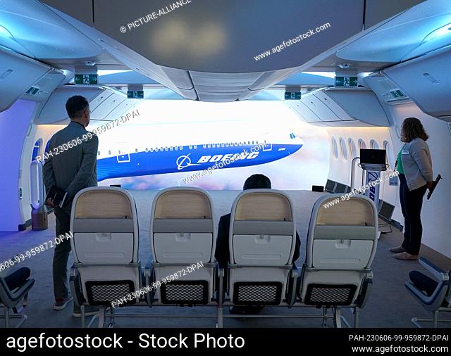 06 June 2023, Hamburg: A look inside the mock-up of a Boeing 777X cabin at the booth of aircraft manufacturer Boeing at the Aircraft Interiors Expo (AIX) in the...