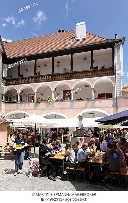 Music festival in the courtyard of Schloss Rossatz castle, Wachau, Lower Austria, Austria, Europe