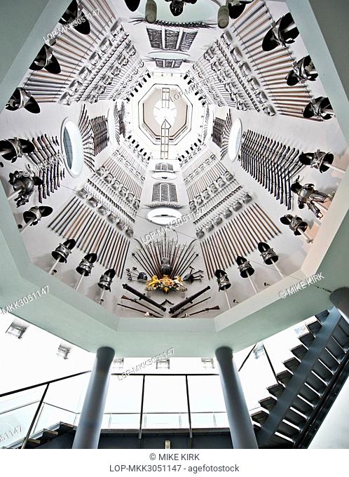 England, West Yorkshire, Leeds. The Hall of Steel at the Royal Armouries, displaying a collection of over 2500 pieces of armour and weapons from the 17th - 19th...