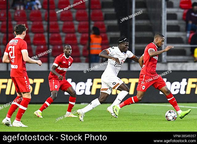 OHL's Nachon Nsingi and Antwerp's Michel Ange Balikwisha pictured in action during a soccer match between Royal Antwerp FC and OH Leuven