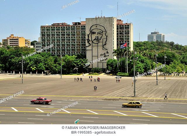 Depiction of Ernesto Che Guevara on the facade of the interior ministry, Plaza de la Revolucion square, Havana, Cuba, Caribbean