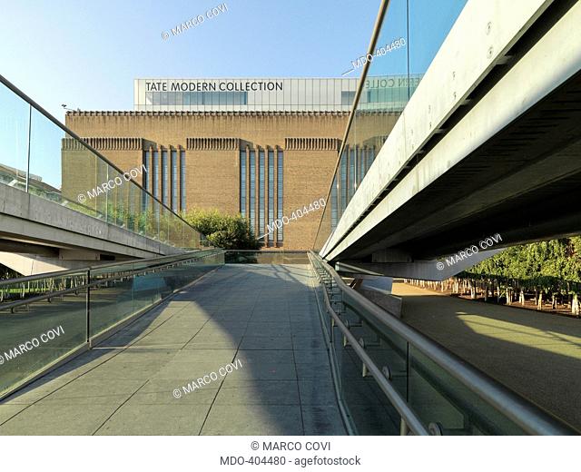 Tate Modern, by Herzog & de Meuron , Scott George Gilbert, 1995 - 2000, 20th Century, brick and glass. Great Britain, London, Tate Modern. Detail
