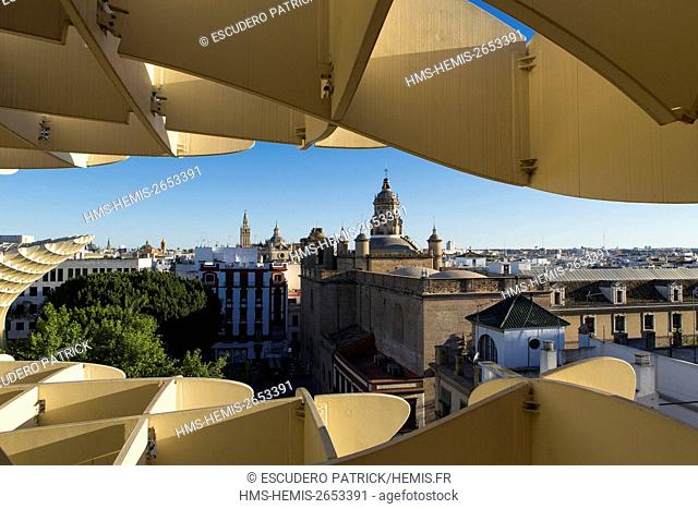 Spain, Andalucia, Sevilla, Encarnation Regina district, Plaza de la Encarnacion, general view from the Metropol Parasol footbridge built in 2011 by architect...