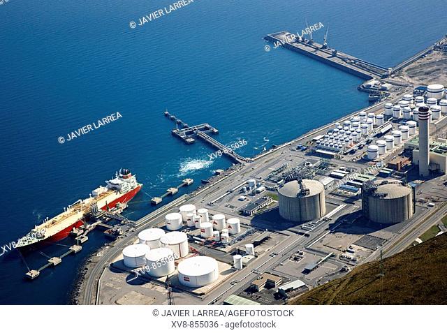 LNG carrier unloading liquefied natural gas in Bahia de Bizkaia Gas, regasification terminal, Port , Bilbao, Biscay, Basque Country, Spain