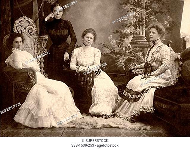 Young women posing in elegant dresses, Kansas City, Missouri, USA, c.1905