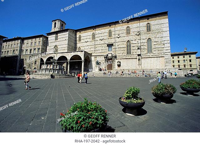 Cathedral and Fontana Maggiore, Piazza IV Novembre, Perugia, Umbria, Italy, Europe