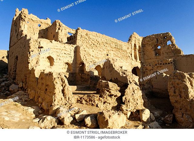 Ruins of the historic adobe city of Al Sulaif near Ibri, Hajar al Gharbi Mountains, Al Dhahirah Region, Sultanate of Oman, Arabia, Middle East